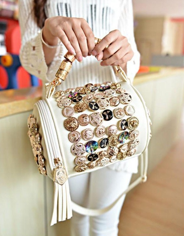 dugme suslu tasarim silindir beyaz el cantasi