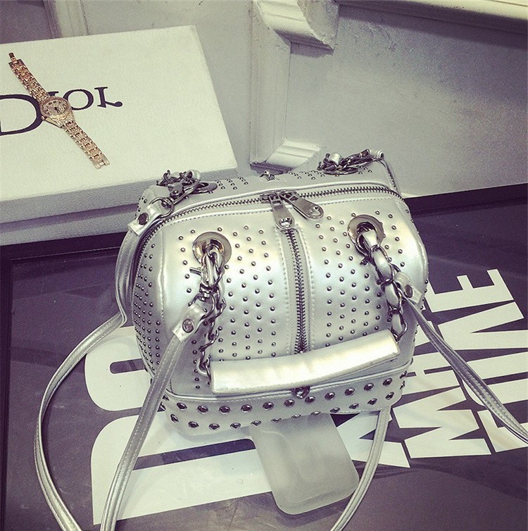 gumus rengi cift omuz askili kucuk deri canta