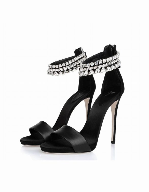 siyah yuksek topuklu tasli sandalet