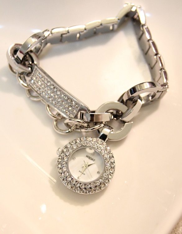 swarovski tasli gumus rengi bileklik saat