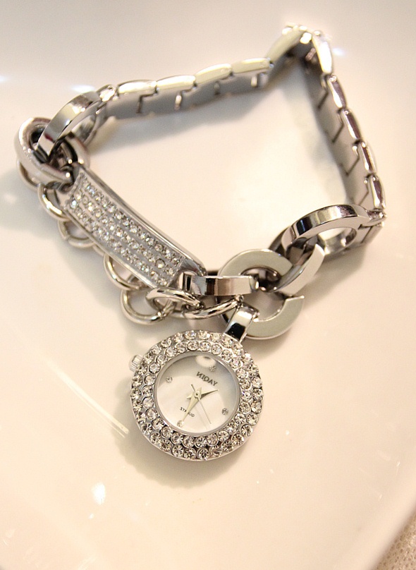 swarovski tasli gumus rengi bileklik saat